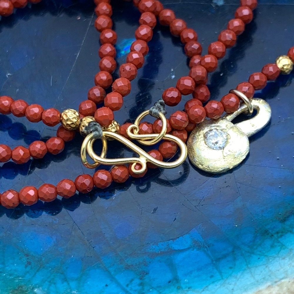 Handmade gold and coral ancient inspired necklace - Picture 5 of 5